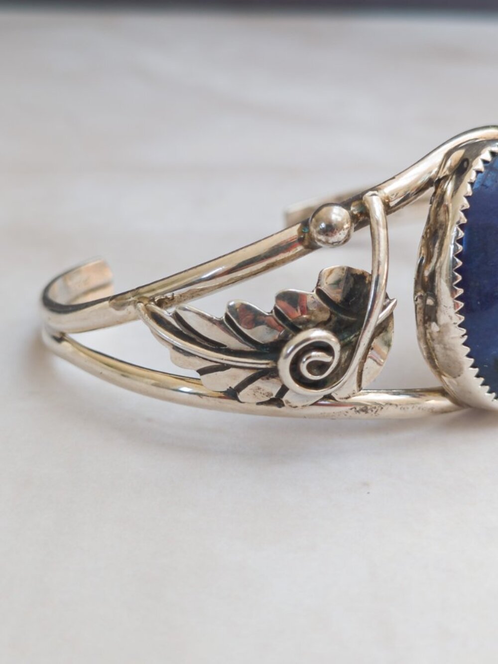 Vintage Navajo Sterling Silver Cuff Bracelet–Signed “T Sterling”–Lapis Lazuli - Picture 9 of 10